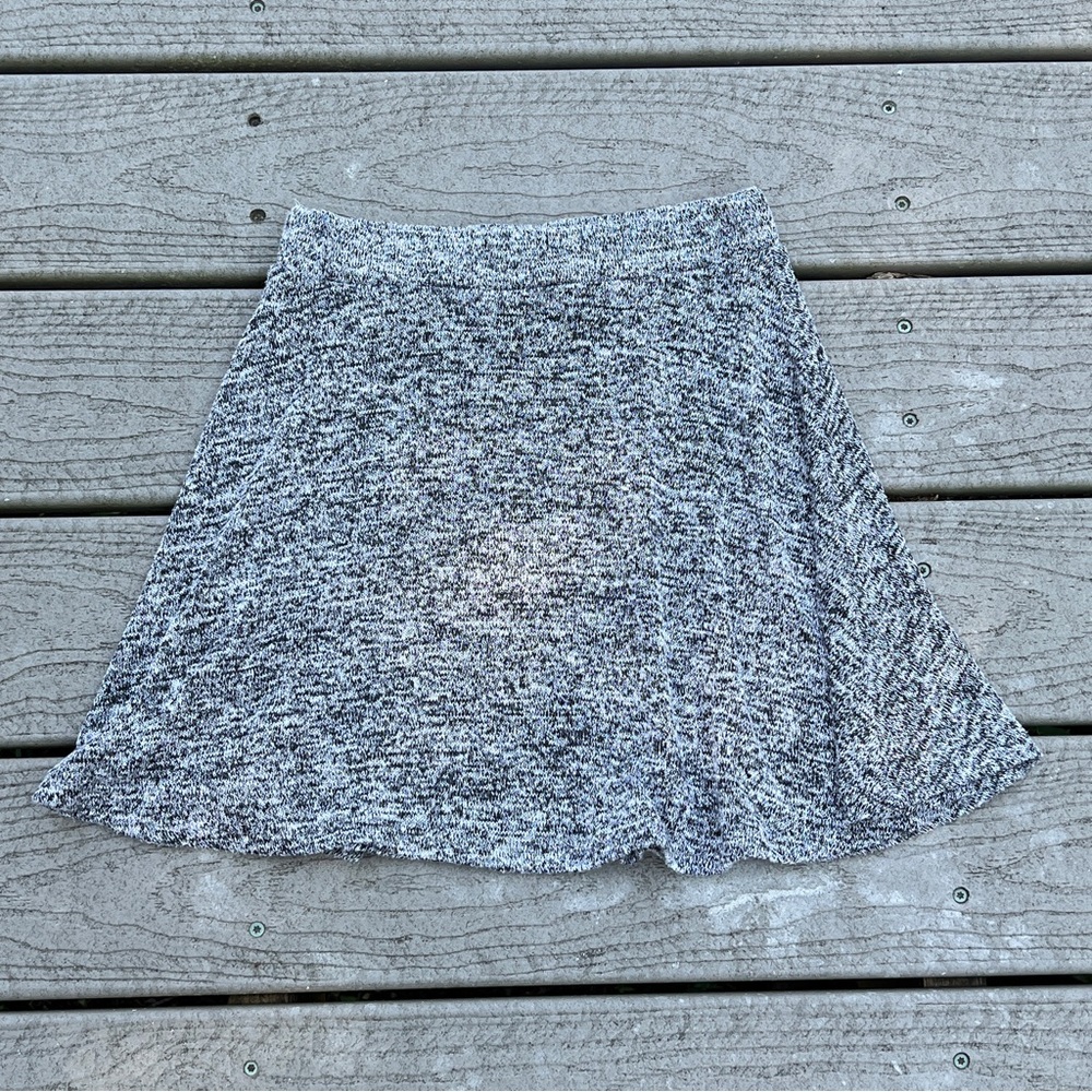 Seven Sisters: Rayon Blend Black & White Woven Mini Skirt. Size Medium.